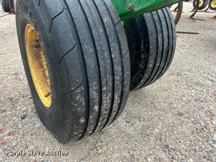 image for item DK7921 2014 John Deere 2410  chisel plow