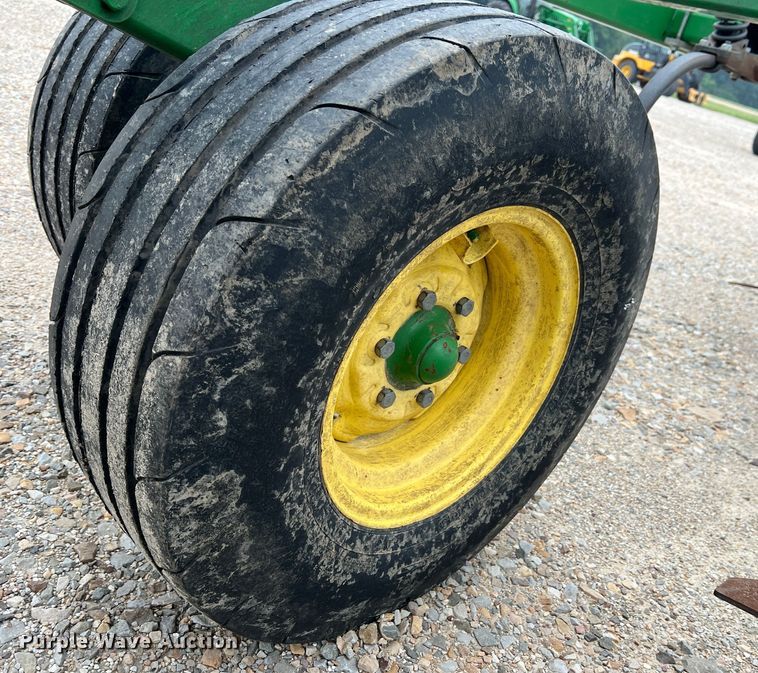 image for item DK7921 2014 John Deere 2410  chisel plow