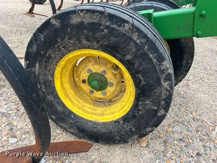 image for item DK7921 2014 John Deere 2410  chisel plow