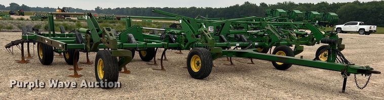 image for item DK7922 John Deere 2410  chisel plow