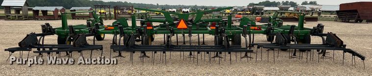 image for item DK7922 John Deere 2410  chisel plow