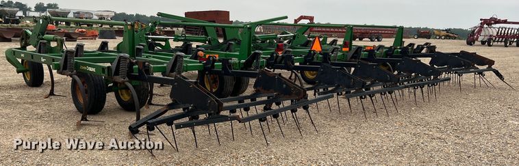 image for item DK7922 John Deere 2410  chisel plow