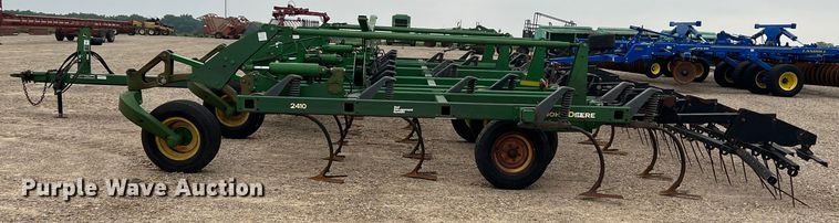 image for item DK7922 John Deere 2410  chisel plow