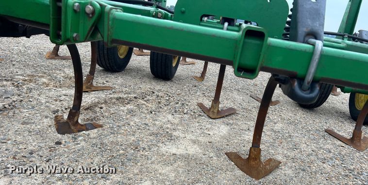 image for item DK7922 John Deere 2410  chisel plow