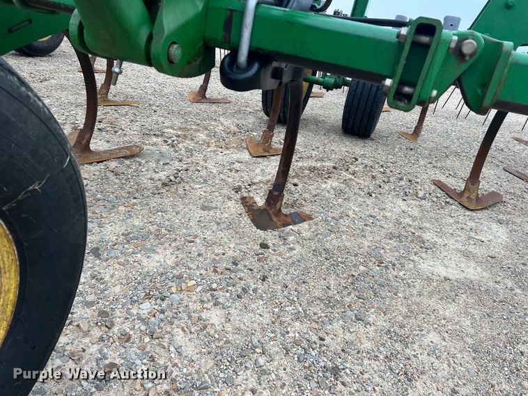 image for item DK7922 John Deere 2410  chisel plow