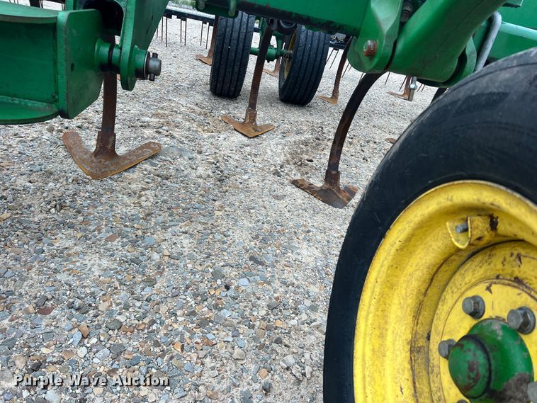 image for item DK7922 John Deere 2410  chisel plow