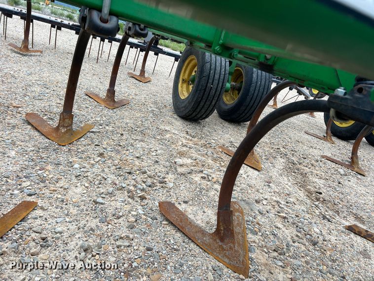 image for item DK7922 John Deere 2410  chisel plow