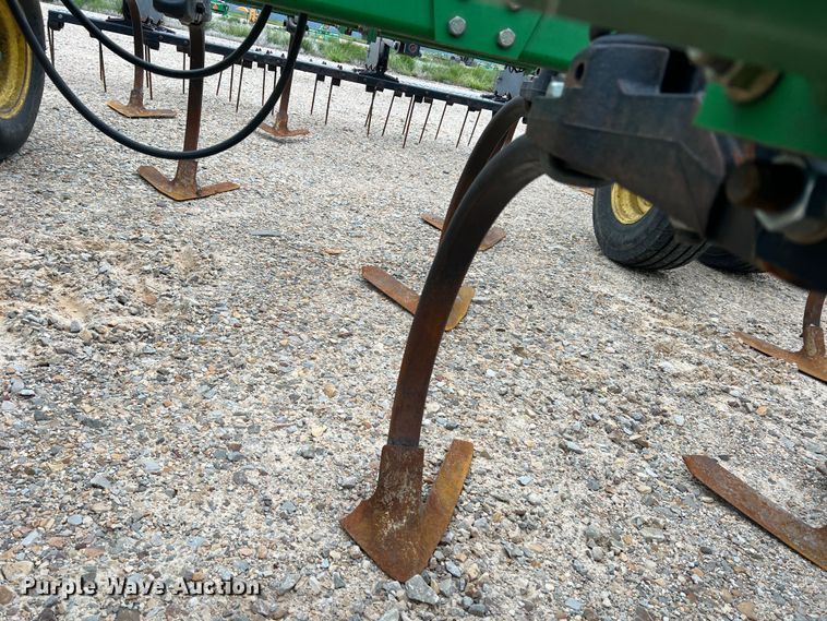 image for item DK7922 John Deere 2410  chisel plow