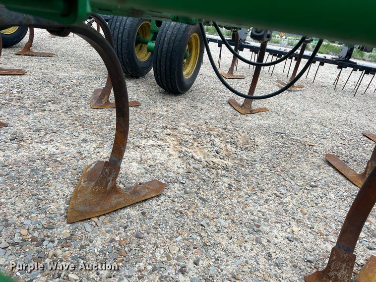 image for item DK7922 John Deere 2410  chisel plow
