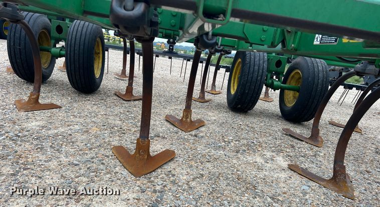 image for item DK7922 John Deere 2410  chisel plow