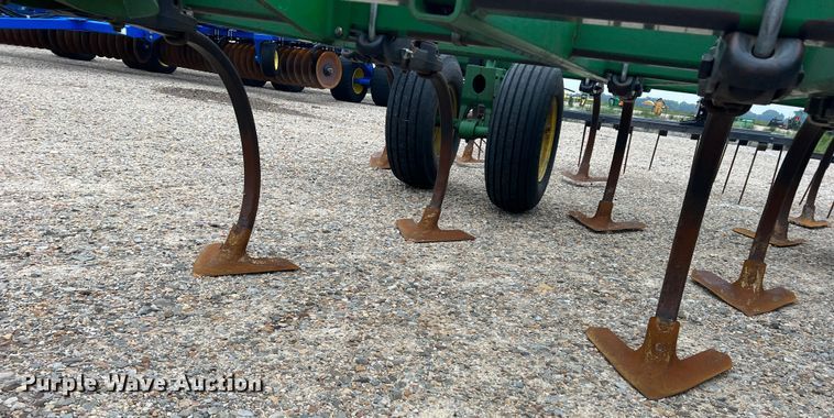 image for item DK7922 John Deere 2410  chisel plow