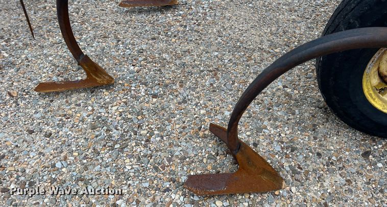 image for item DK7922 John Deere 2410  chisel plow