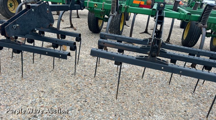 image for item DK7922 John Deere 2410  chisel plow