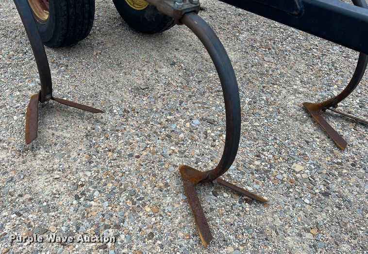 image for item DK7922 John Deere 2410  chisel plow