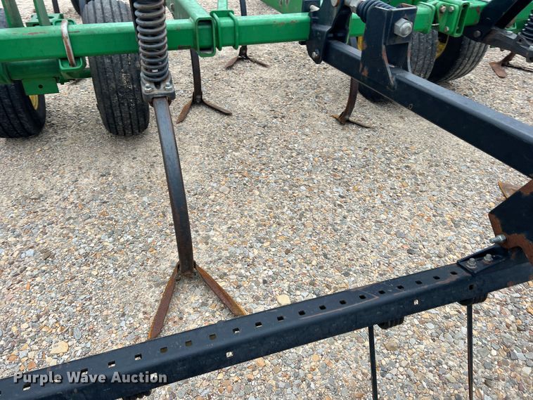 image for item DK7922 John Deere 2410  chisel plow