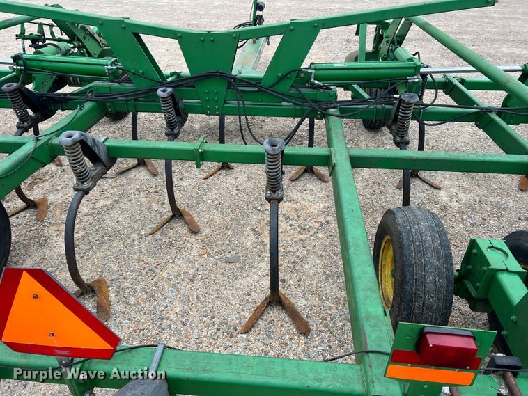 image for item DK7922 John Deere 2410  chisel plow