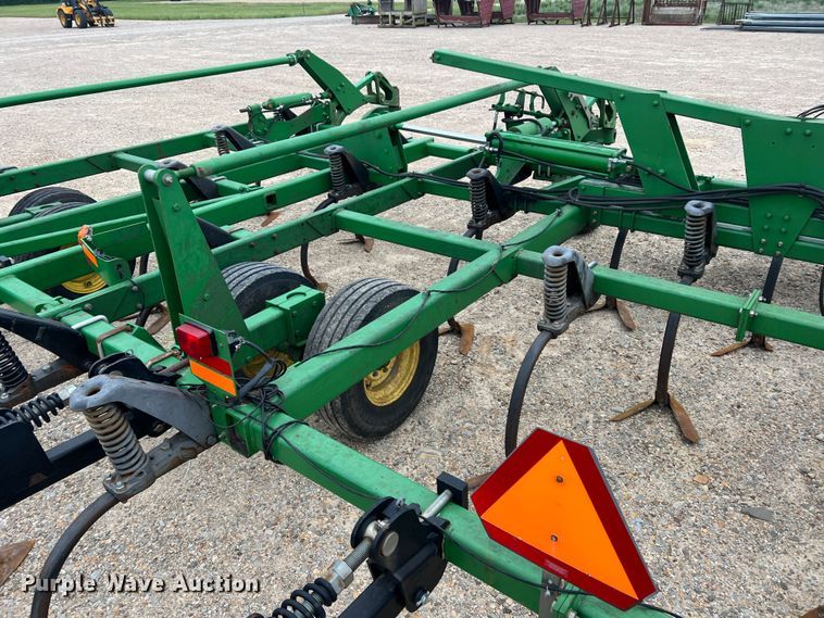 image for item DK7922 John Deere 2410  chisel plow