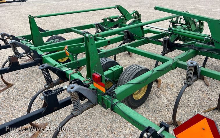 image for item DK7922 John Deere 2410  chisel plow