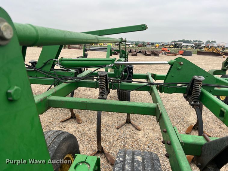 image for item DK7922 John Deere 2410  chisel plow