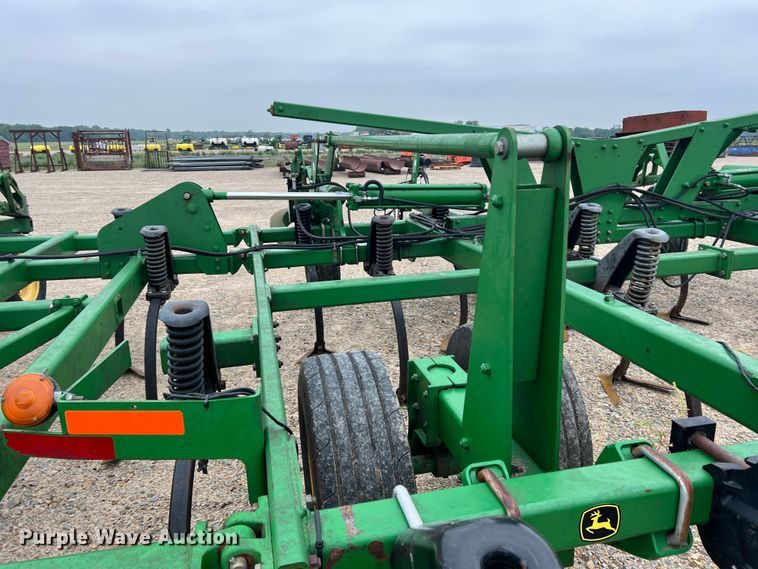 image for item DK7922 John Deere 2410  chisel plow