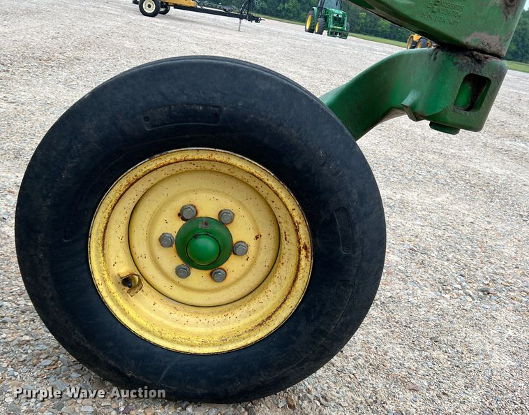 image for item DK7922 John Deere 2410  chisel plow