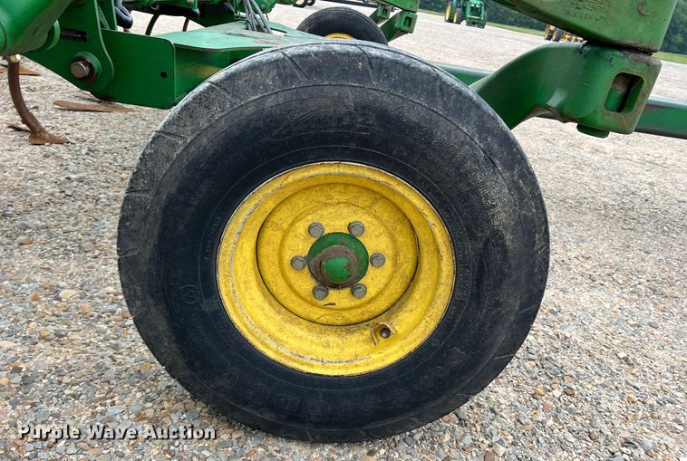 image for item DK7922 John Deere 2410  chisel plow