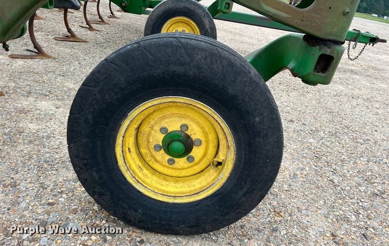 image for item DK7922 John Deere 2410  chisel plow