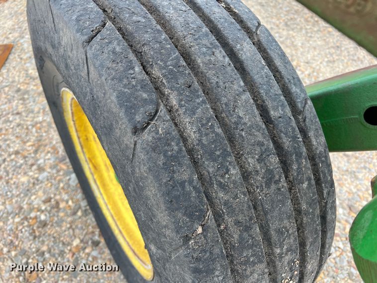 image for item DK7922 John Deere 2410  chisel plow