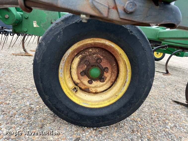 image for item DK7922 John Deere 2410  chisel plow