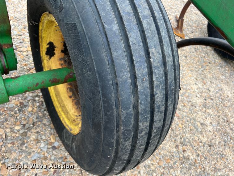 image for item DK7922 John Deere 2410  chisel plow