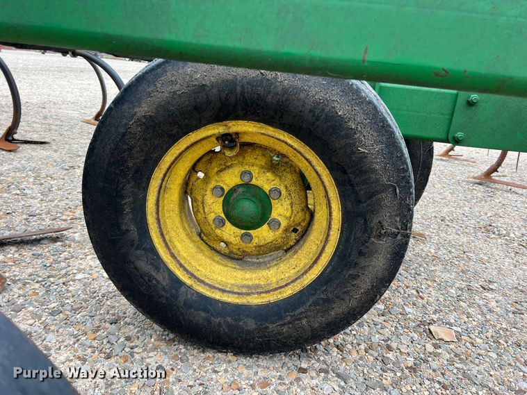 image for item DK7922 John Deere 2410  chisel plow