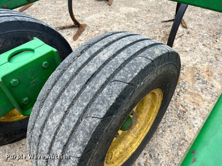 image for item DK7922 John Deere 2410  chisel plow