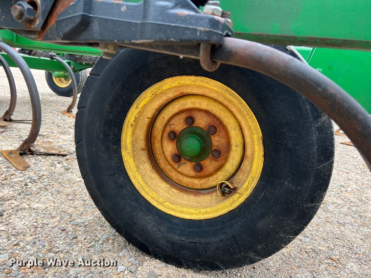 image for item DK7922 John Deere 2410  chisel plow