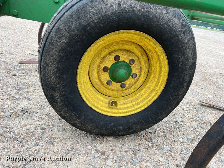 image for item DK7922 John Deere 2410  chisel plow