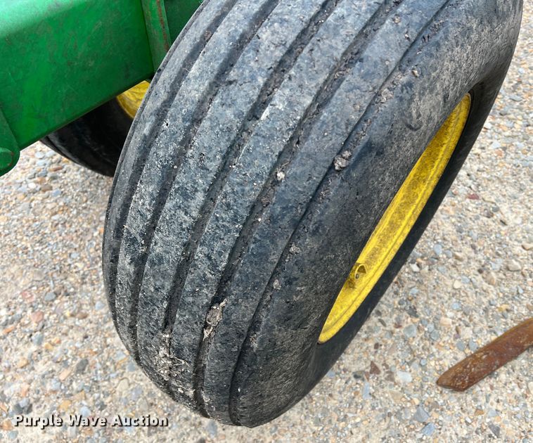 image for item DK7922 John Deere 2410  chisel plow