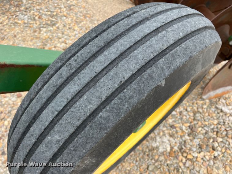 image for item DK7926 John Deere 2420  off-set disk