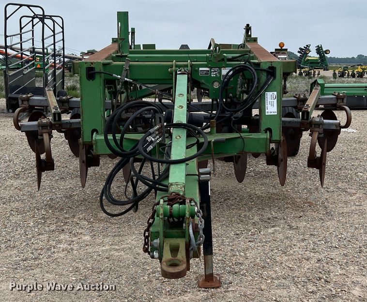 image for item DK7928 John Deere 2700  disk ripper