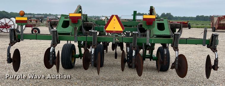 image for item DK7928 John Deere 2700  disk ripper