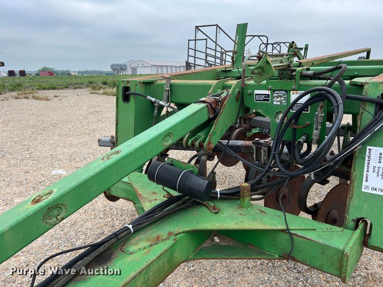 image for item DK7928 John Deere 2700  disk ripper