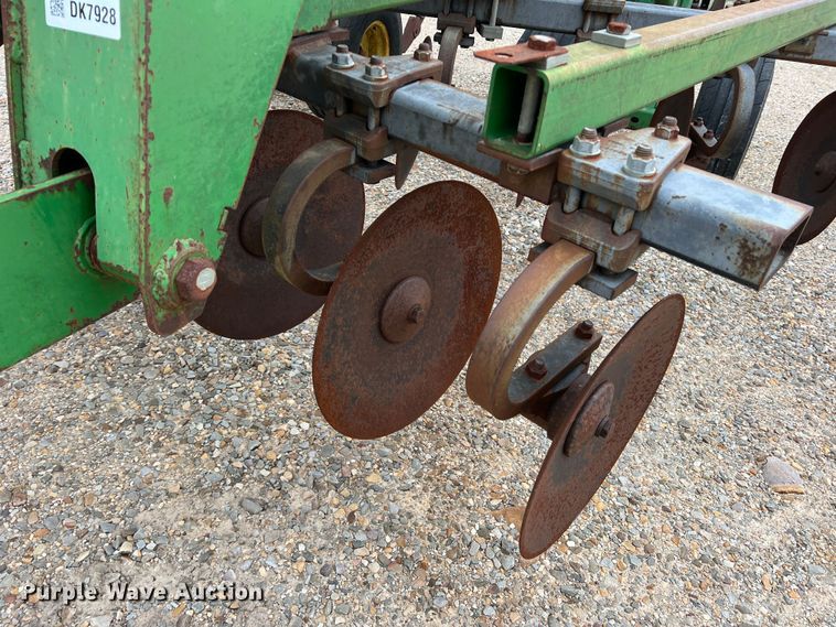 image for item DK7928 John Deere 2700  disk ripper