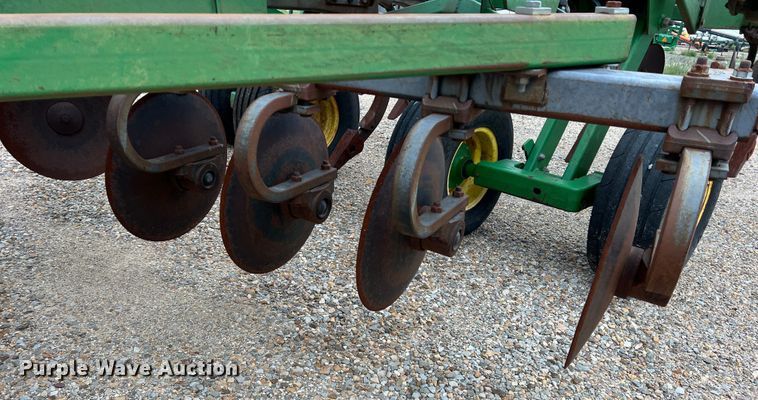 image for item DK7928 John Deere 2700  disk ripper