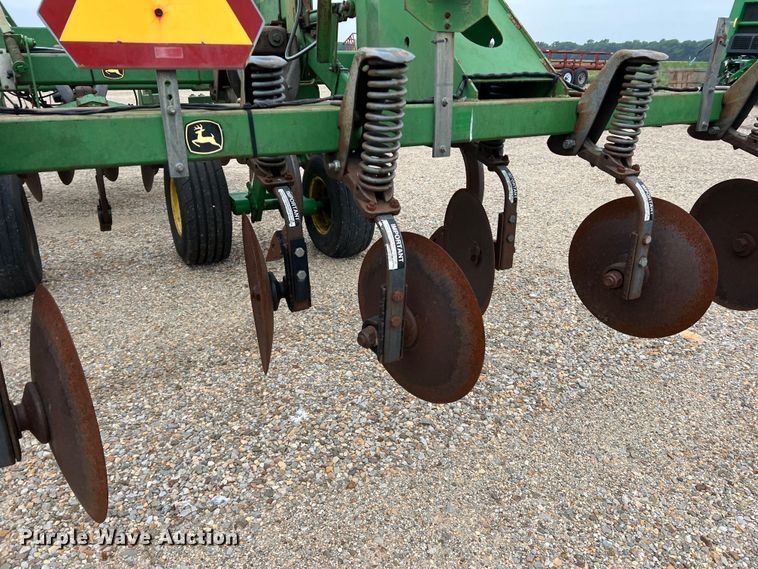 image for item DK7928 John Deere 2700  disk ripper