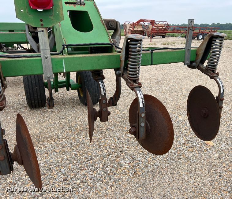 image for item DK7928 John Deere 2700  disk ripper