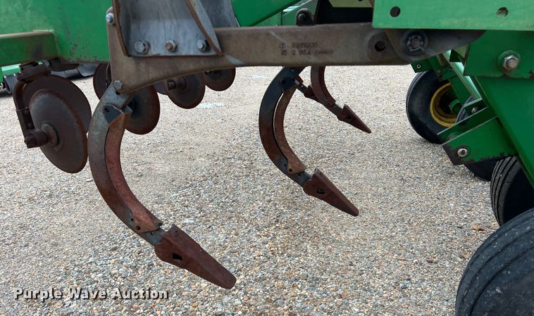 image for item DK7928 John Deere 2700  disk ripper