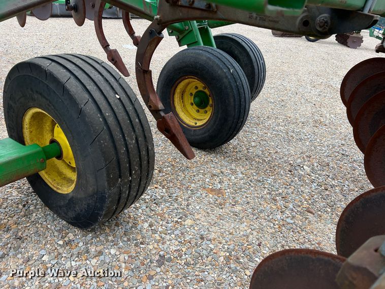 image for item DK7928 John Deere 2700  disk ripper