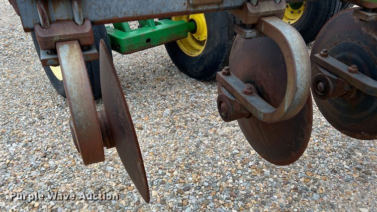 image for item DK7928 John Deere 2700  disk ripper