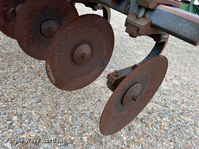 image for item DK7928 John Deere 2700  disk ripper