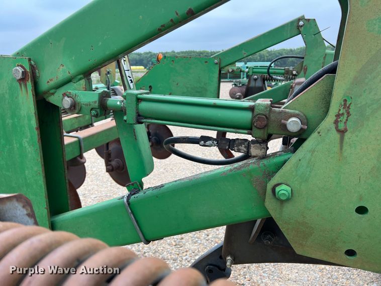 image for item DK7928 John Deere 2700  disk ripper