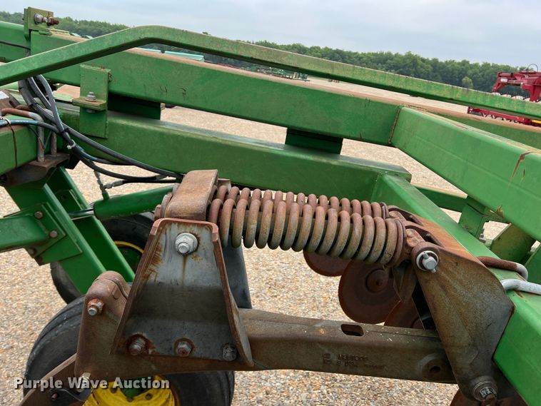 image for item DK7928 John Deere 2700  disk ripper