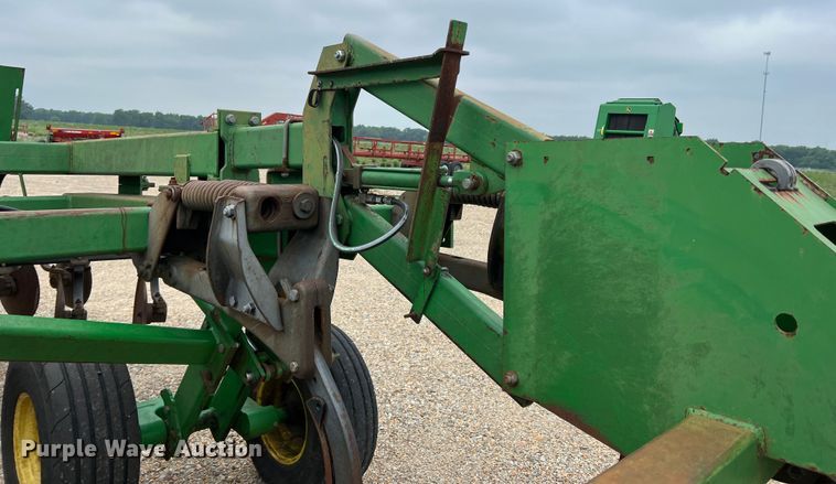 image for item DK7928 John Deere 2700  disk ripper